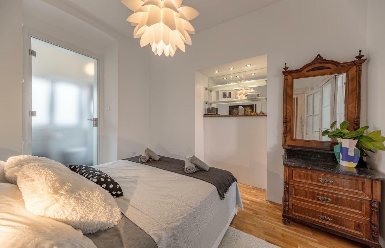 Markaat Apartment Pula Buitenkant foto